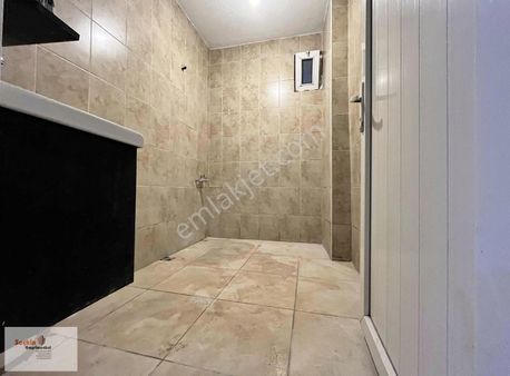 Maltepe Zümrütevlerde Satılık 2+1 Giriş Kat Daire