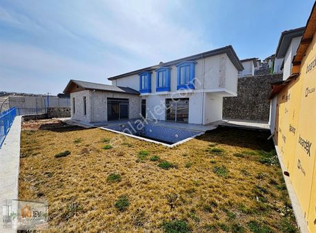 İkiev'den Körkün'de Alaçatı Villalarında Satılık 5+1 Köşe Villa