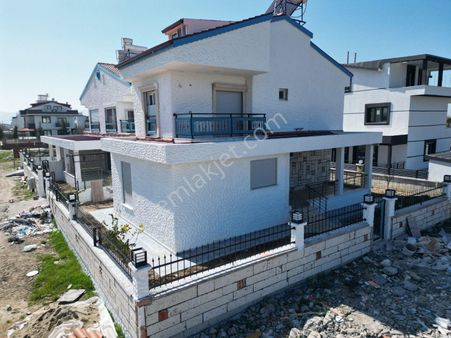 Dikili'de, Coldwell Banker Route'tan Satılık 5+1 Selanik Villası
