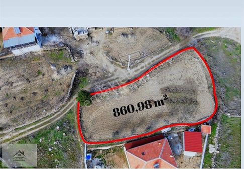 Eşme Güneyköy'de Köy İçinde İmarlı Satılık Arsa