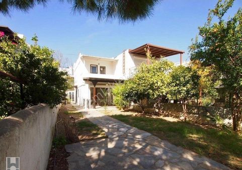 Bodrumda Satılık Müstakil Ev Bitezde Denize 200 Metre Düzayak Bahçeli Villa Kumsal Plaja Cok Yakın