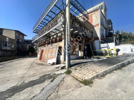 Bornova'da Köşe Konumlu 3 Katlı Ticari İmarlı Satılık Dükkan