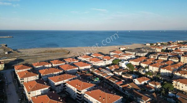 Karasu Yalı Mahallesinde Batı Kent Sitesinde Havuz Cephe Eşyalı 2+1 Kiralık Daire