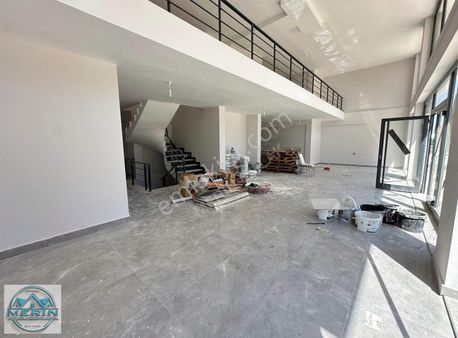 Varsak Karşıyaka'da Köşe Başı 3 Katlı Sıfır Satılık Dükkan