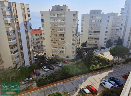 Selec'ten İzmir Bayraklı'da Sitede Satılık 3+1 Düz Daire