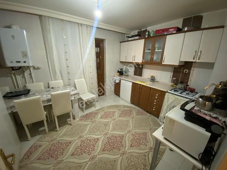 Karapürçek Mahallesi Salı Pazarı Yakını 1 Kat 3+1 Asansörlü Yapılı Daire Çift Banyolu