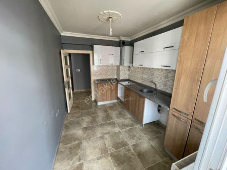 Çamlıca Gündüz Ökçün Blv Yakını Site İçi Ara Kat Otoparklı Yeşil Alan Manzaralı 2+1 Daire