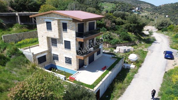 Turyap Foçadan Tam Müstakil Tripleks Denize Nazır Lüks 5+3villa