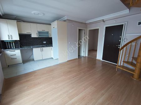 Üsküdar Zeynep Kamilde Genç Binada Dubleks Daire