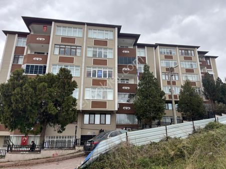 İzmit Kocatepe Mah.'de Geniş 3+1 Ara Kat Daire