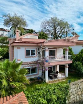 Kuşadası Marina Atasoy Sitesinde Manzaralı Satılık Villa