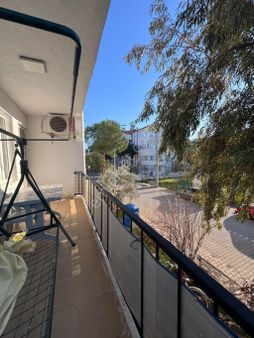 Ayvalık Sarımsaklı’da Denize Yürüme Mesafesinde Doğa Manzaralı, Eşyalı 2+1 Kiralık Daire!