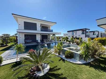 Didim’de Malikane Tadında 4+1 Full Eşyalı Ultralüx Sıfır Villa
