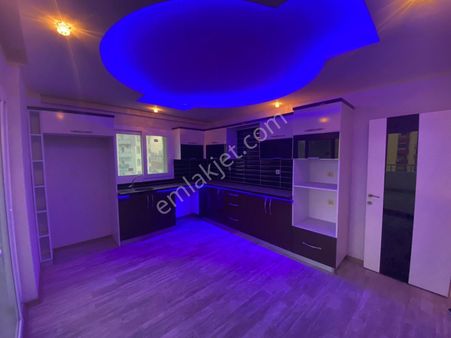 Huzurevleri Mahalleside Türkmenbaşı Bulvarına Yürüme Mesafesinde Kiralık 3+1 Daire