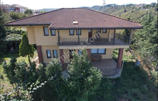 Trabzon Çimenli'de Doğa Deniz Manzaralı Eşyalı Kiralık Villa