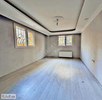 Metrobüse Yürüme Mesafesinde 1+1 Satılık Bahçe Katı Daire