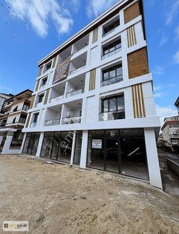 Cengiz Topel Caddesinde Cadde Üzeri Dükkan