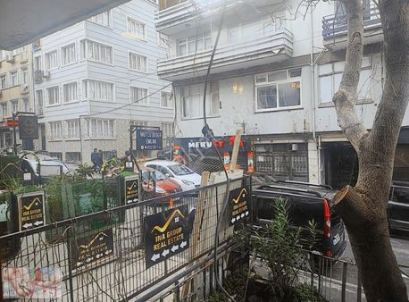 Fındıkzade Ve Haseki Tramvay Duraklarının Tam Ortasında