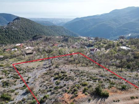 Alanya Bademağacı Köyünde Köyiçi İmarlı Mükemmel Manzaralı Satılık 3650 Metrekare Tarla.