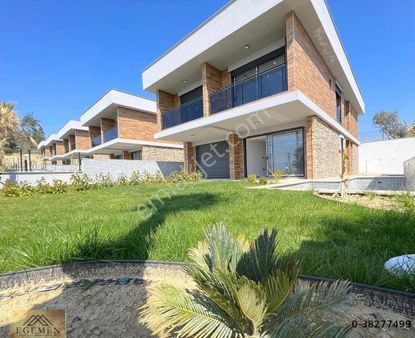 Kuşadası Soğucakta Ful Deniz Manzaralı Müstakil Havuzlu Satılık Villa
