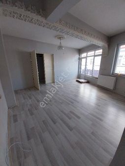 1+1 Bağlarbaşı Cd Üstü Satılık Daire Yıldız Emlak'tan