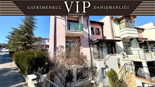 Batıkent Kardelen Mahallesi Full Yapılı Geniş Bahçeli 6+2 Satılık Köşe Müstakil