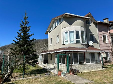 Malta'dan Ağva'da Aşıklar Yoluna Cephe Site İçerisi Dubleks Villa