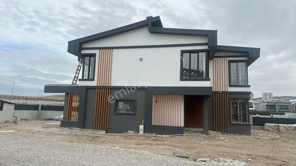 Bağlıca Mükemmel Konum Satılık Villa