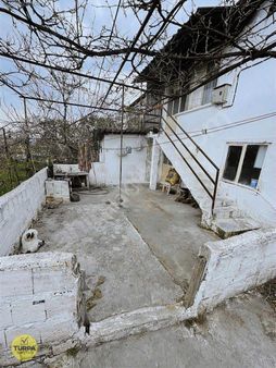 Bergama Maruflar Köyünde İki Katlı Baraj Manzaralı Köy Evi