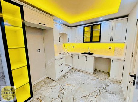 Emlak Center'dan Muradiye Mah Satılık 4+1 Ful Lüks Daire