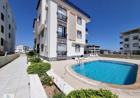 Efeler Mahallesinde Yüksek Giriş Havuzlu Eşyalı Asansörlü 1+1 Daire