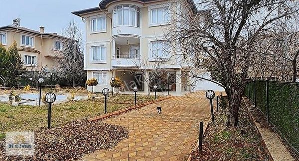 Çamlarkent'te Satılık 5+2 Bakımlı Villa