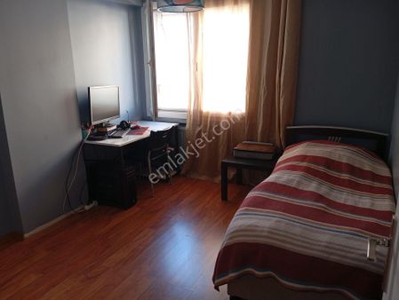 Bahçelievler Hatay Pazaryeri Metro Yakını Otoparklı