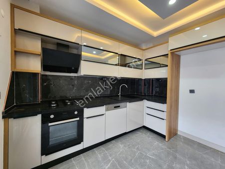 Kumsaldan İkizçayda Asansörlü 2 Yaşında Ön Cephe_2+1_geniş Daire