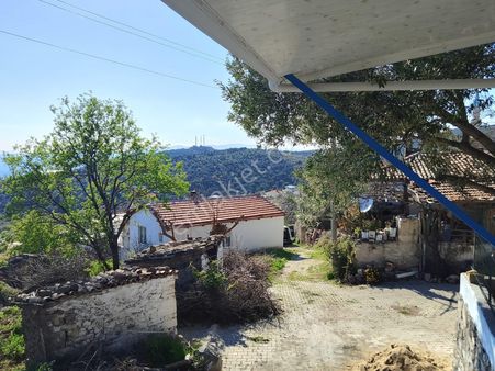 Manisa Koca Koruda 128 M2 Arsa Üzerinde Sıfıt Yapılmış Müstakil 2+1 Köy Evi