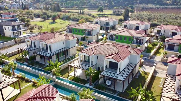 Davutlar'da En Prestijli Projesinde Özel Mimarı Ve Konseptiyle 3+1 Satılık Villalar