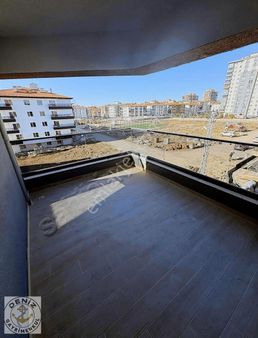 Yeniket 29 Ekim Mahallesi De Satılık 3+1 Daireler