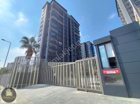 Florya Max Royal'de 5+1 Satılık Daire