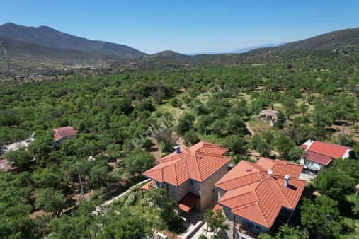 Datça Yazıköy'de Satılık 2+1 Bahçeli 120m2 Villa