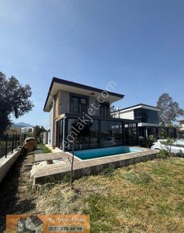 Kuşadası Güzelçamlı’da Havuzlu 4+1 Müstakil Bahçeli Villa Satılık