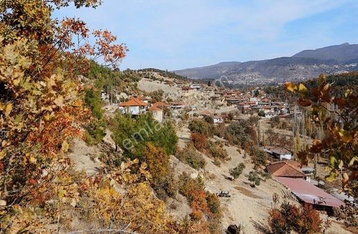 Arazi Uzmanından Manisa'dan Köy İçi Yola Cephe Yatırım