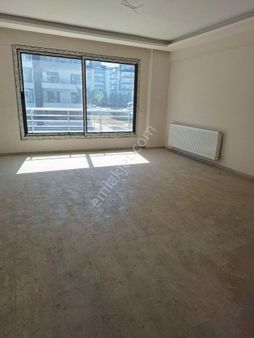 Manisa Yunusemre Güzelyurt Mahallesinde Havuzlu Sitede