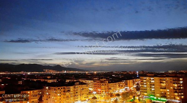 Karşıyaka Bahçelievler' De Manzaralı Geniş ,3+1 Satılık Daire