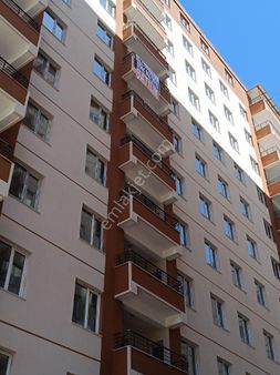 482 Emlak'tan Satılık Hastane Yakınında Site İçerisinde 2+1