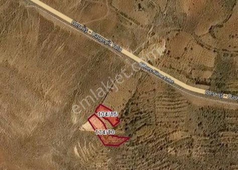 Batman Gerçüş Akburç Köyünde Satılık 2 Adet Bağ 3236m2 Araç Takaslı