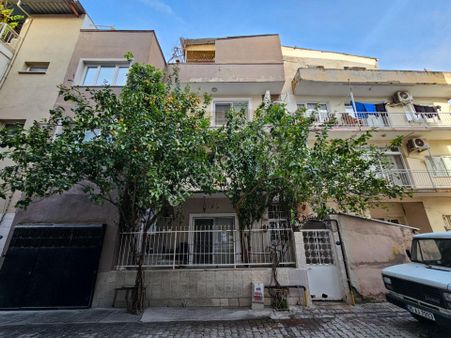 Çamdibi 4 Katlı, Taşınmaya Hazır, Teraslı Ev (4 Daire)