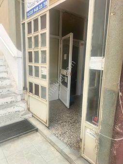Çivril Çarşı Merkezde Belediye Binası Girişinde Köşe Dükkan Satılık