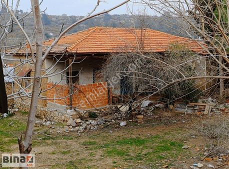 Kınık'a 4 Km Işıklar Mah. 465 M2 Arsa İçinde Satılık Köy Evi