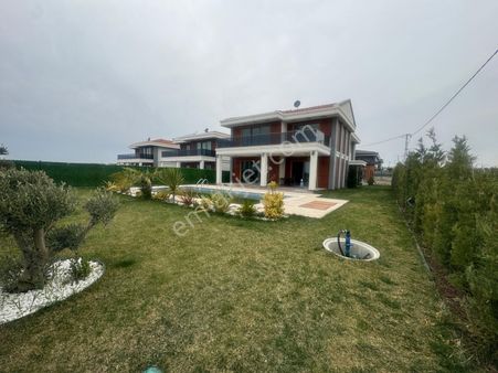 Silivri Selimpaşa'da Sıfır Sitede İskanlı 7+1 Tripleks Villa