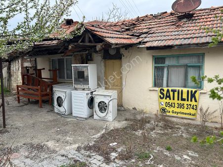 Sıla Gayrimenkulden İçinde Elektriği,suyu Aktif Eski Ev Ve Arsası 4 Kat İmarlı
